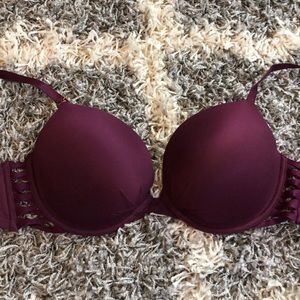Victoria’s Secret Fabulous Plunge Bra in 34DD